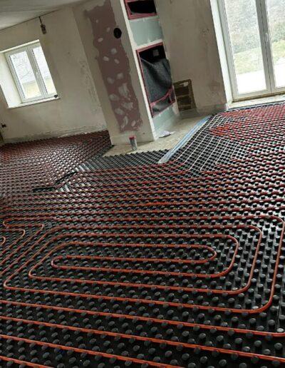 installation chauffages au sol sur plot et mousse projeté
